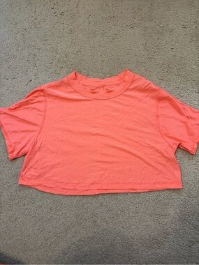 Lululemon cropped t shirt